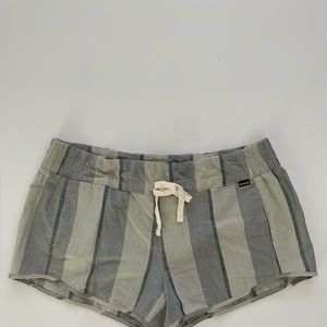 Hurley women’s stripe short size L green